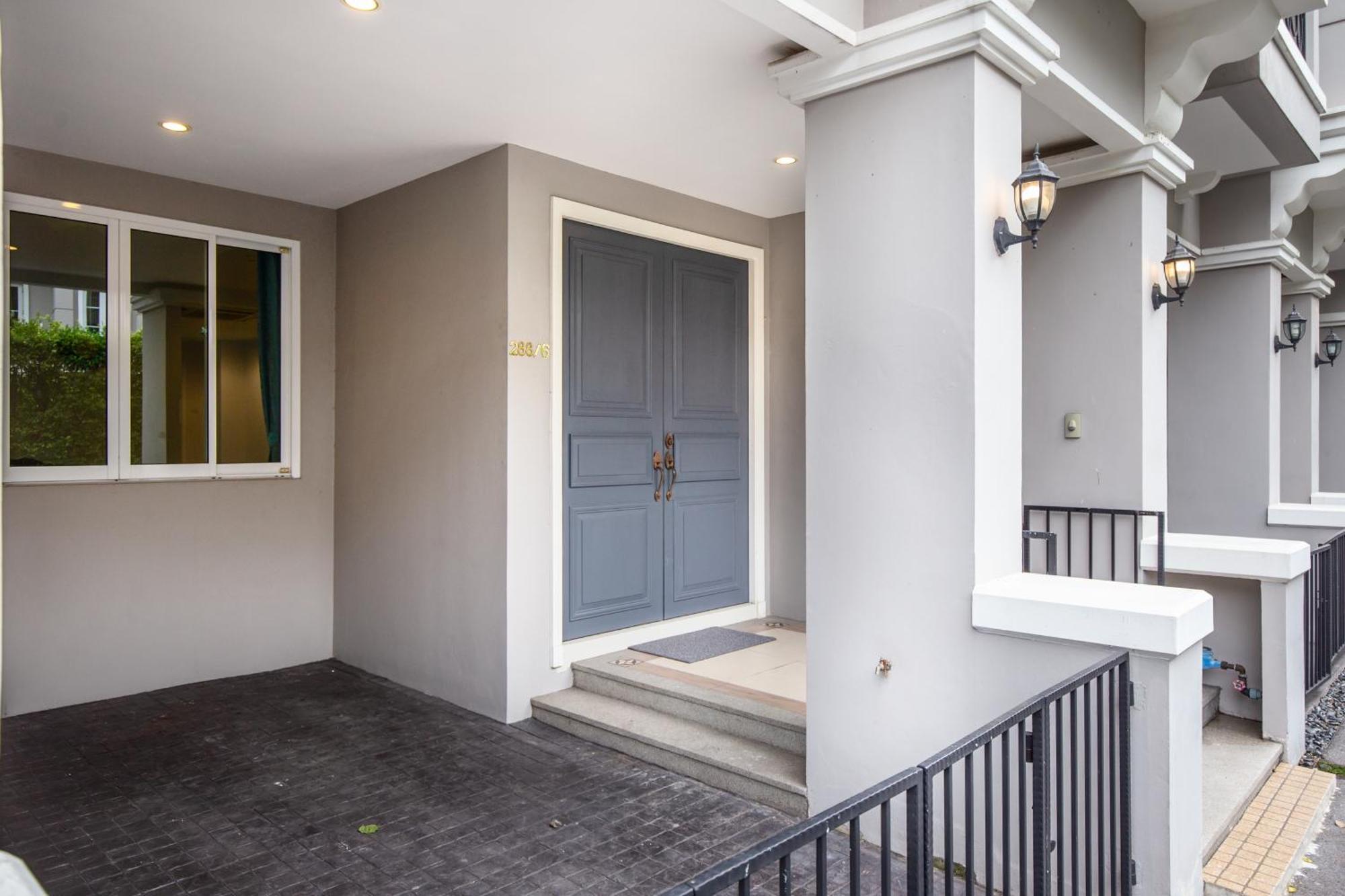 Inhome The Grand Bless Sukhumvit 16 Apartment