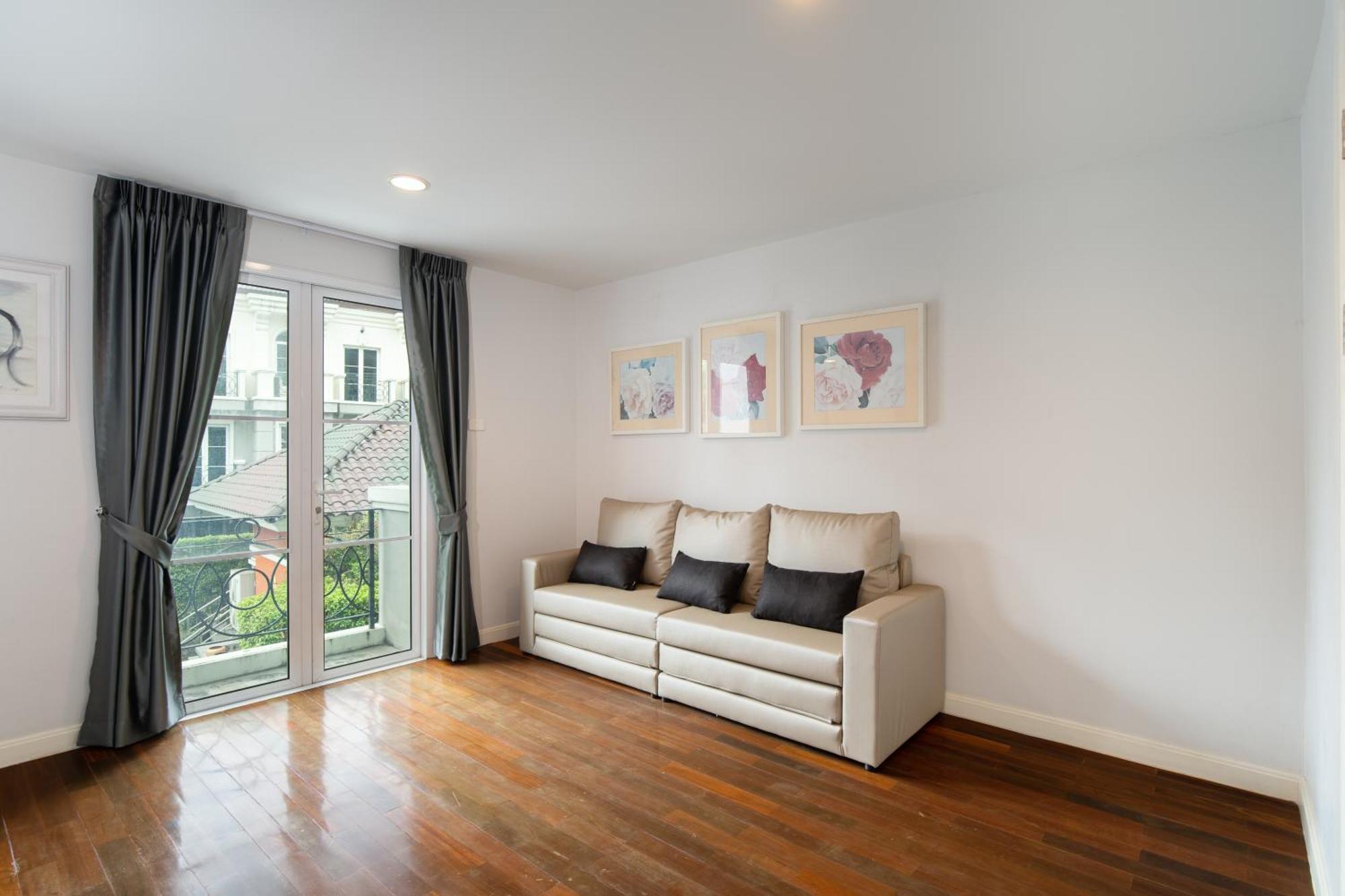 Inhome The Grand Bless Sukhumvit 16 Apartment Bangkok